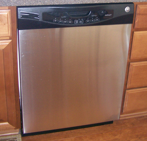 Picture of GE dishwasher Model GLD4560.